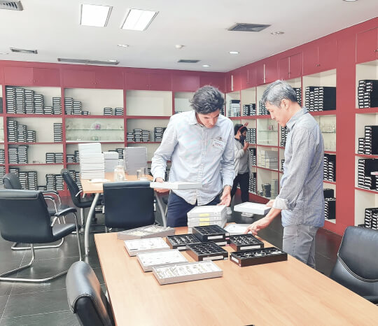 Wholesale fashion accessories distributor in Vietnam